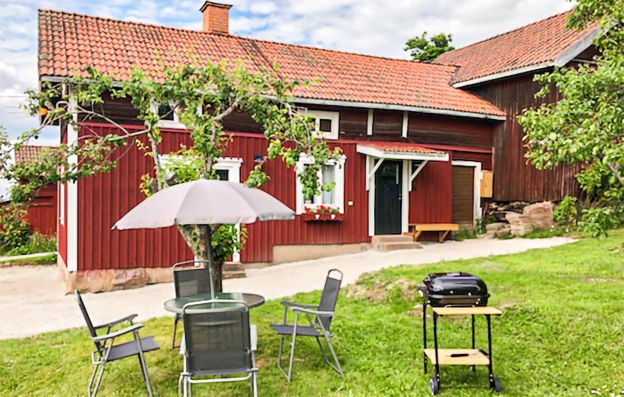 Cozy Home In Raettvik With Kitchen Екстериор снимка
