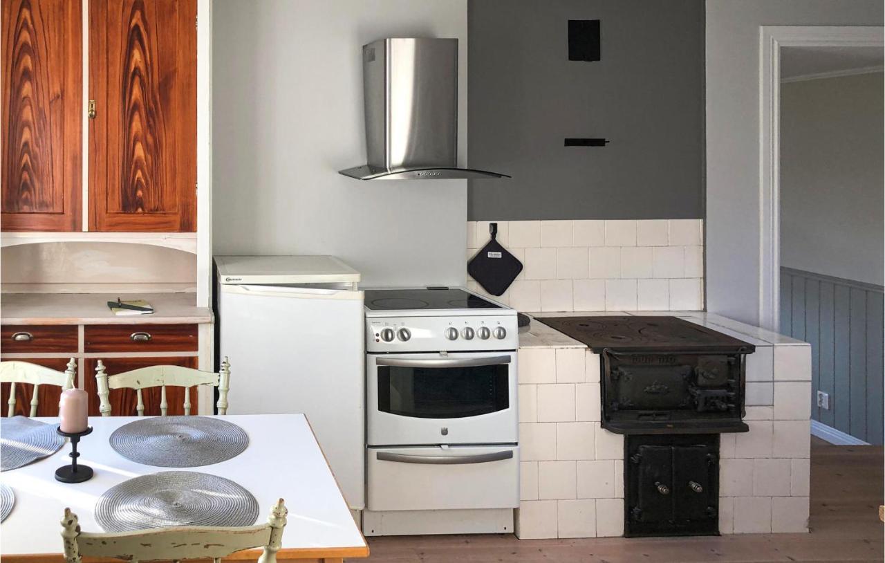 Cozy Home In Raettvik With Kitchen Екстериор снимка