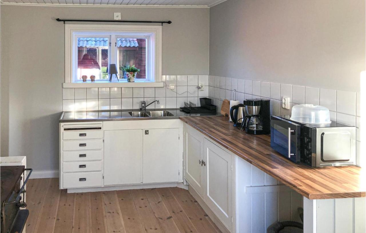 Cozy Home In Raettvik With Kitchen Екстериор снимка